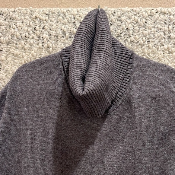 Sister’s Poncho Gray Sweater - Picture 3 of 6
